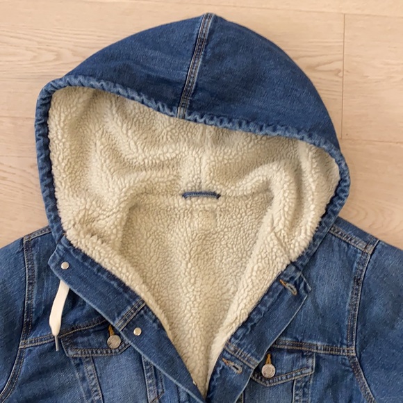 GAP cropped jean Jack with sherpa lining size XS - Picture 2 of 5